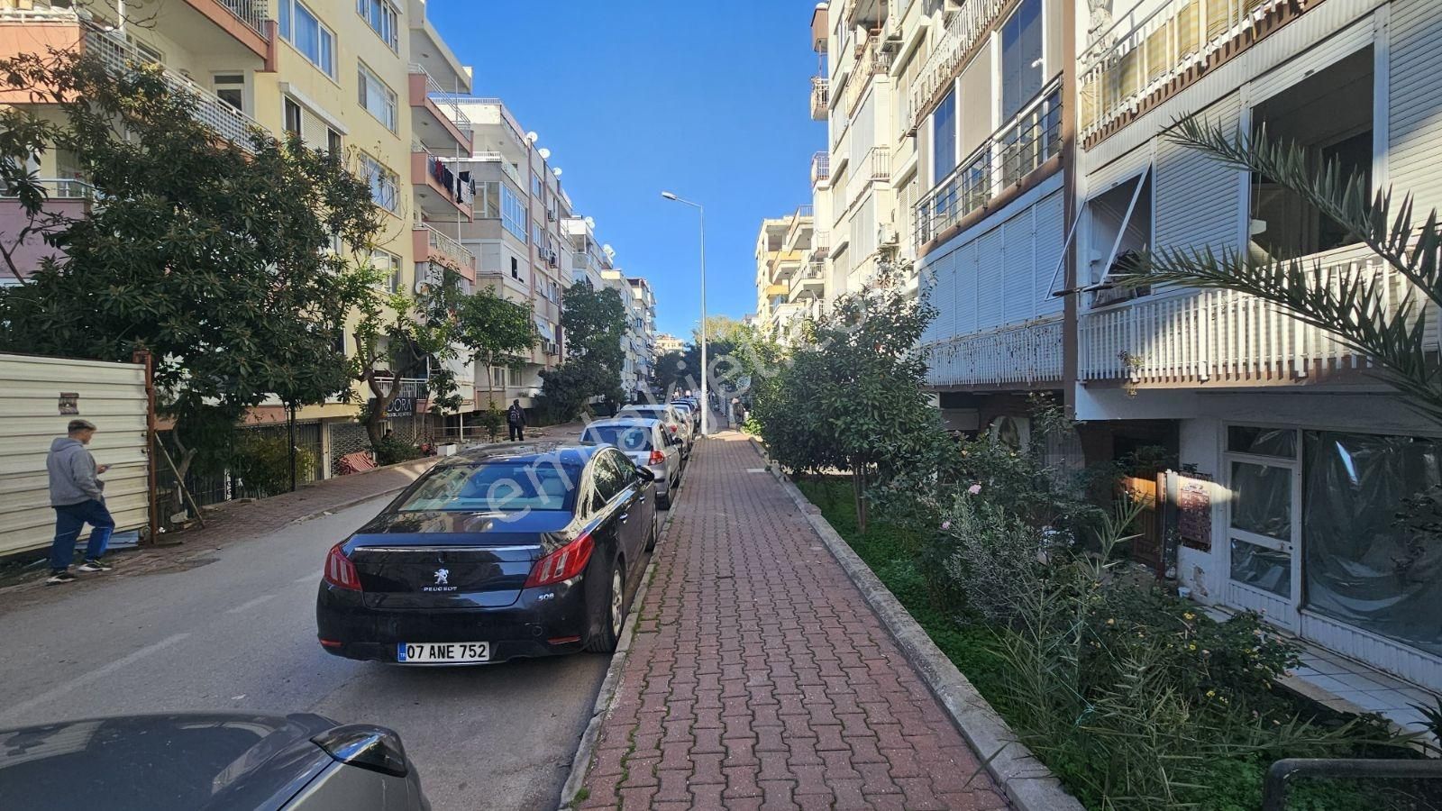 Antalya Bahçelievler'de 2+1 Satılık Daire