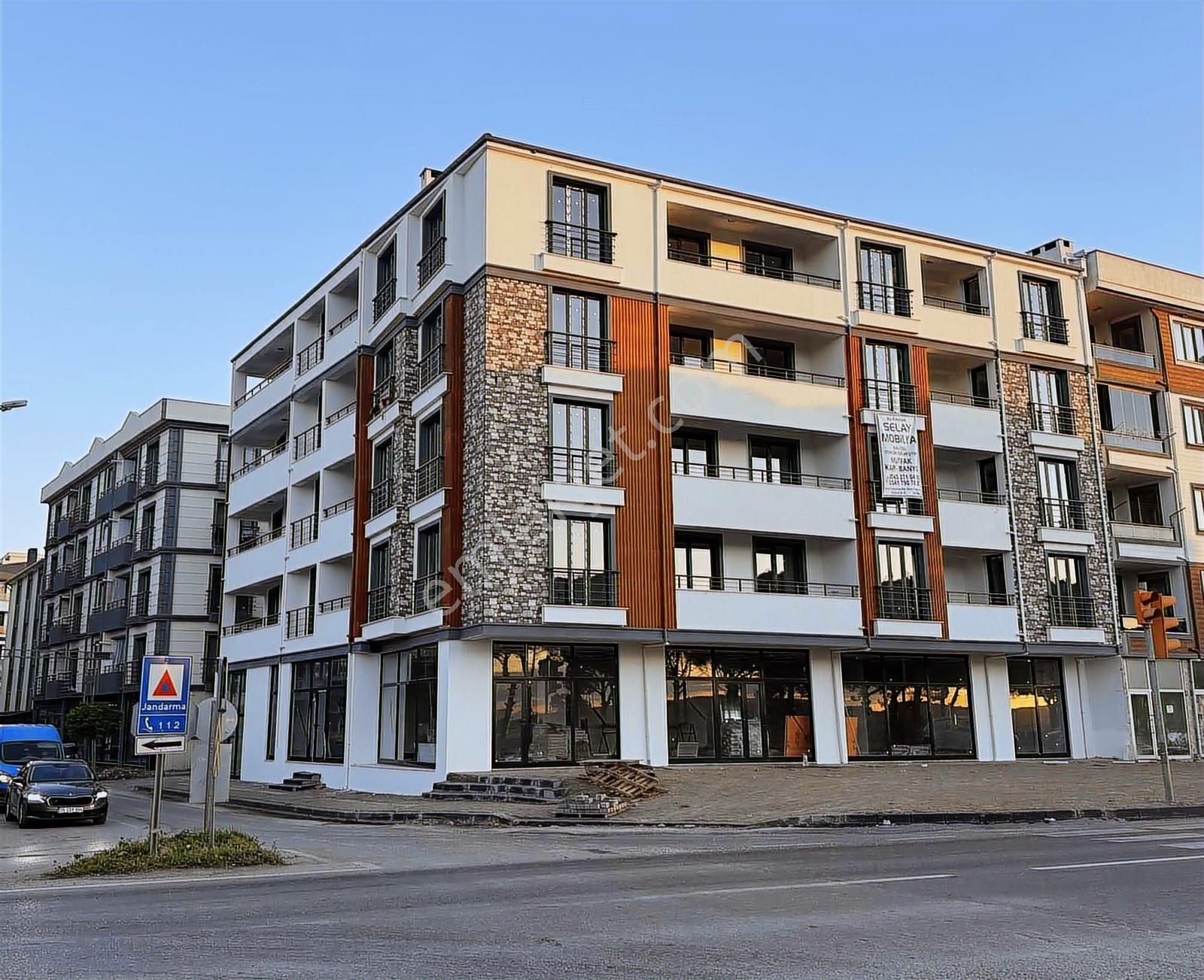 Cadde Üzerinde Manzaralı Kaliteli Lüx 2+1 Satılık Kaliteli Daire - Görsel 32