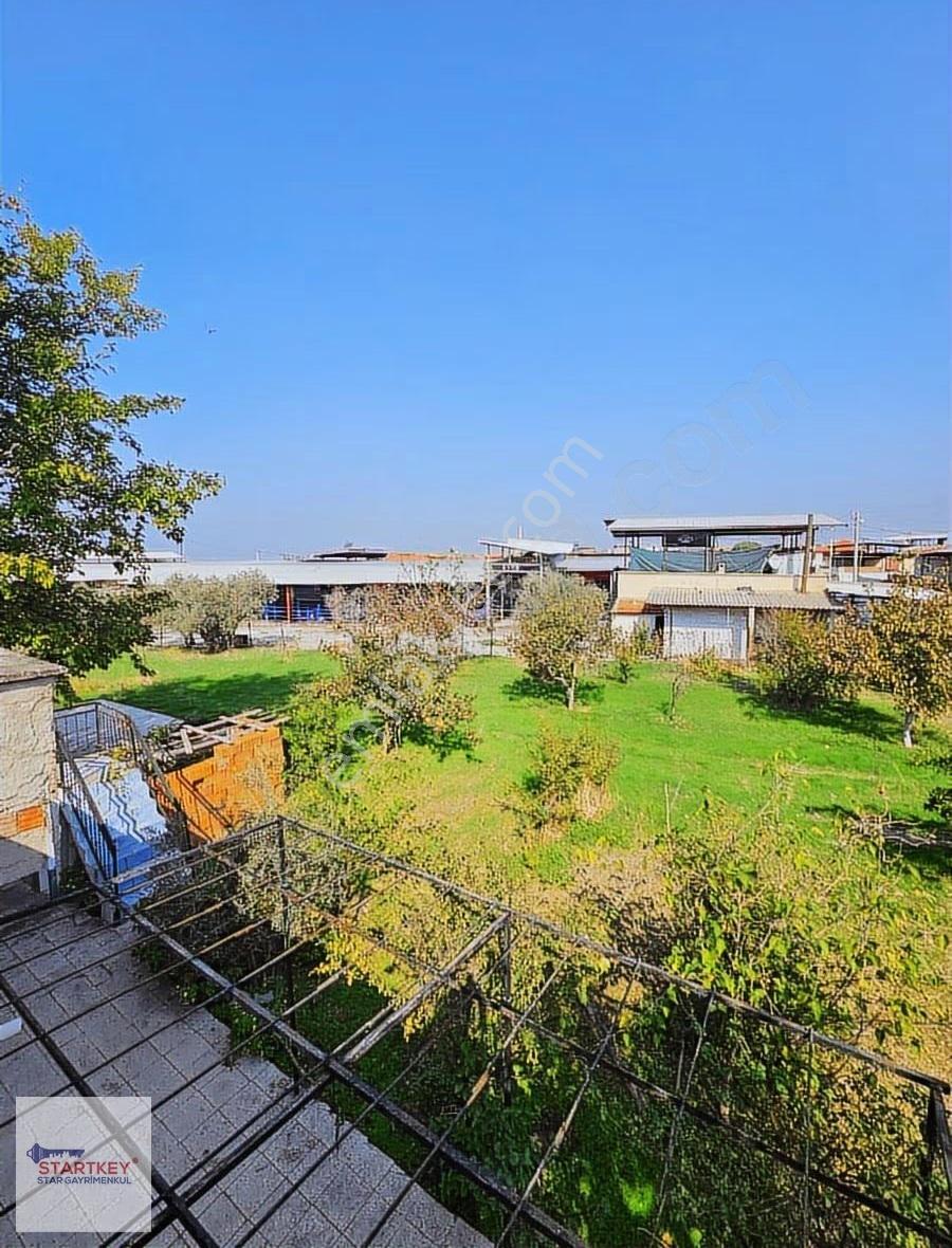 Halilbeyli Köyünde İçinde Ev Ve Damı Olan Satılık Arsa