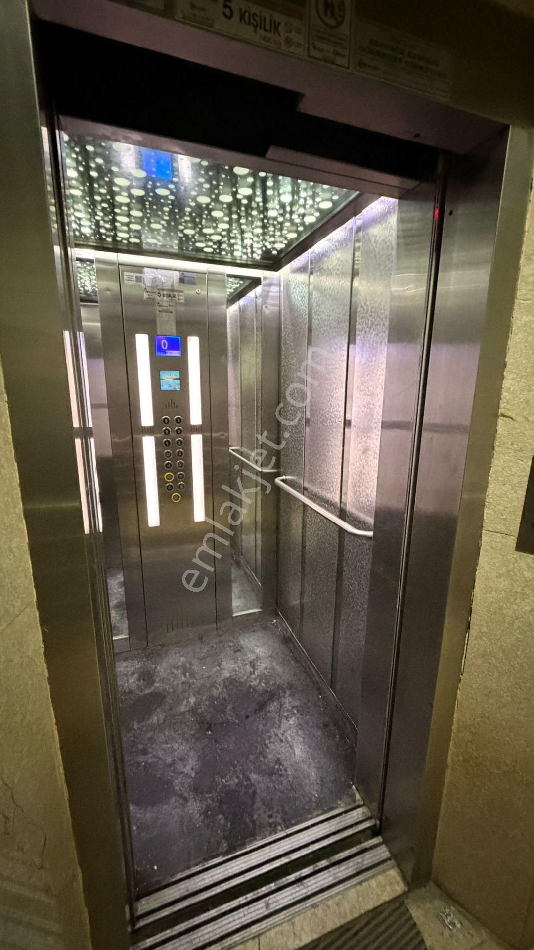 Barak Emlak'tan Ana Cadde Üzeri Satılık 4+1 Daire - Görsel 4