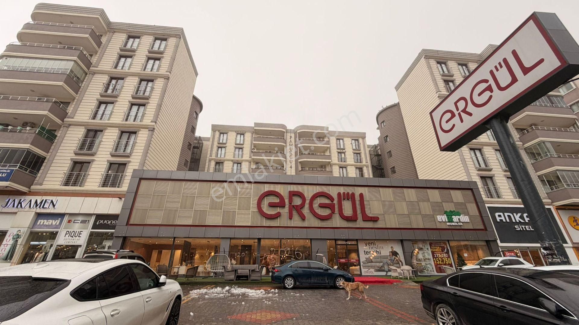 Barak Emlak'tan Ana Cadde Üzeri Satılık 4+1 Daire - Görsel 2