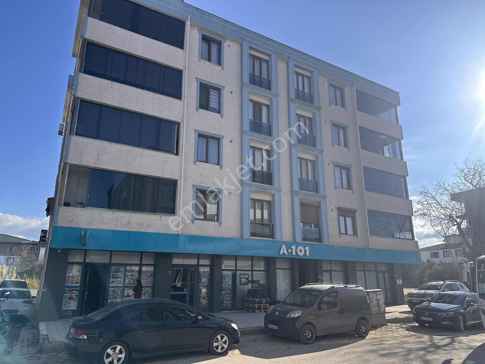 Cadde Üzerinde Deniz Manzaralı Geniş Ferah Kaliteli 2+1 Daire - Görsel 6