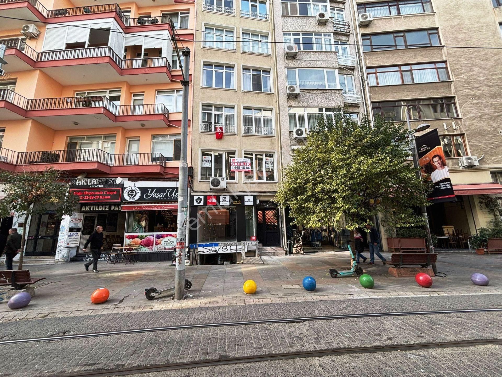 Bahariye Caddesi Üzeri 1.kat Masrafsız İskanlı 95m2 Satılık 2+1