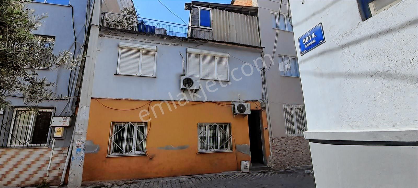 Çamdibi Çınar Mahallesinde Satılık 2 Katlı Ev