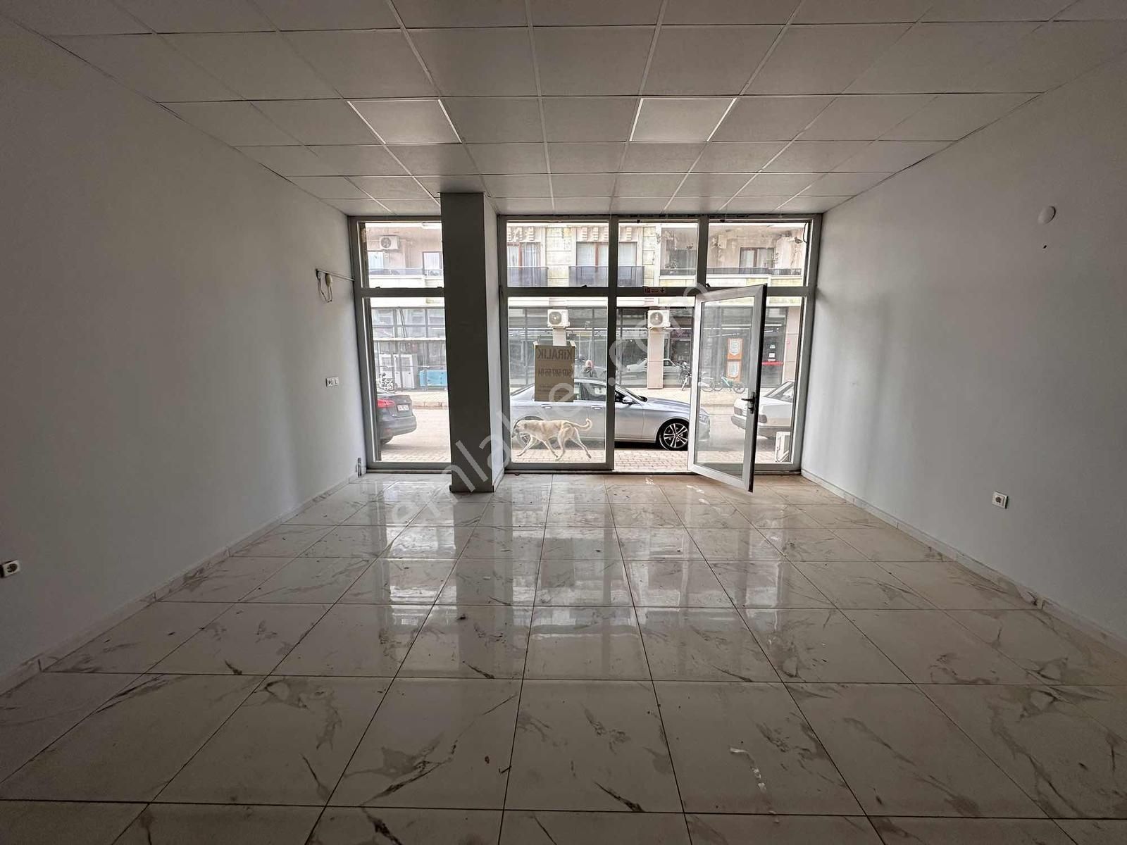 Cadde Üzerinde 45 M2 Geniş Hareketli Bölgede Kiralık İşyeri - Görsel 10