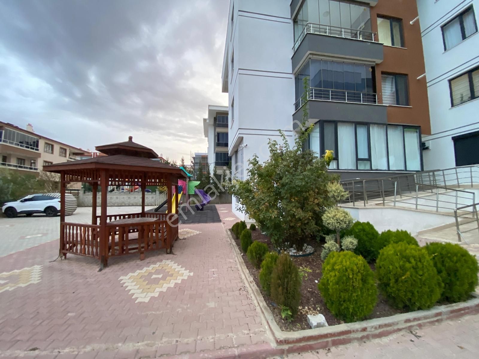 Ahmet Yesevi Cad. Yakını 3+1 Site İçi 5 Yıllık Bakıımlı Daire - Görsel 5