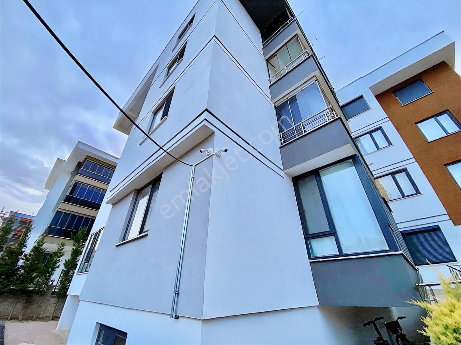 Ahmet Yesevi Cad. Yakını 3+1 Site İçi 5 Yıllık Bakıımlı Daire - Görsel 6