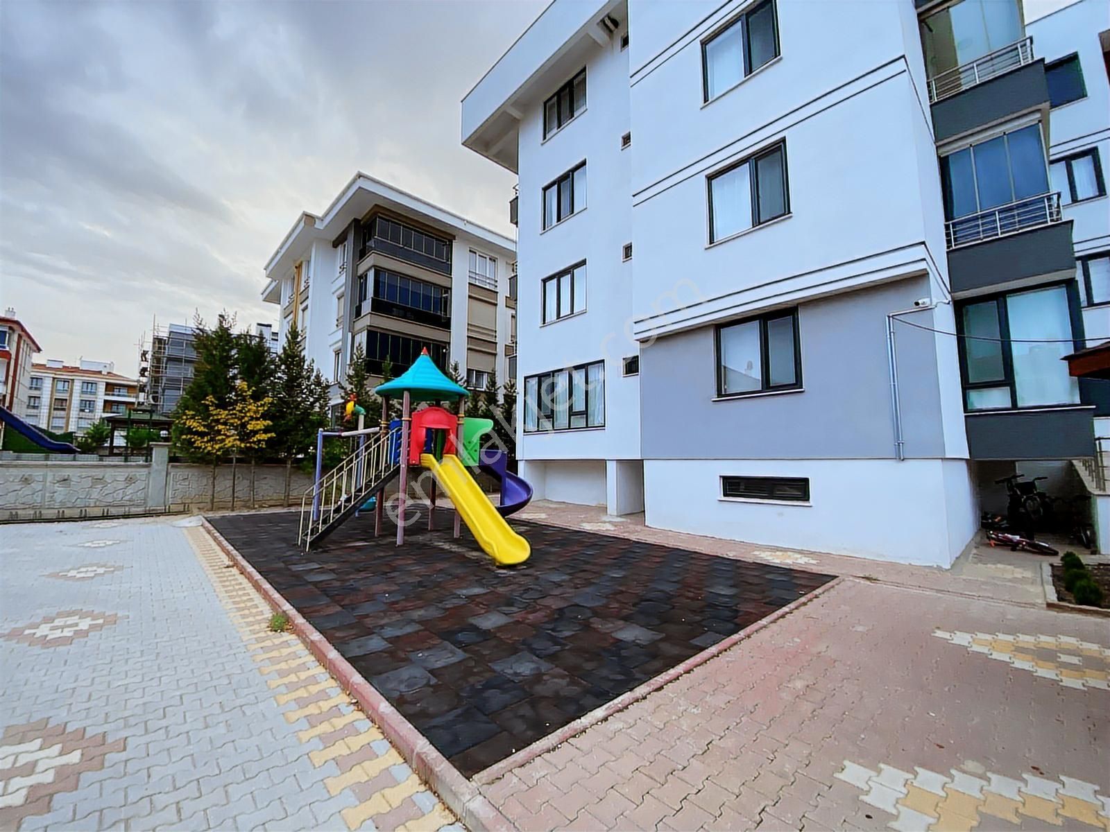 Ahmet Yesevi Cad. Yakını 3+1 Site İçi 5 Yıllık Bakıımlı Daire - Görsel 34