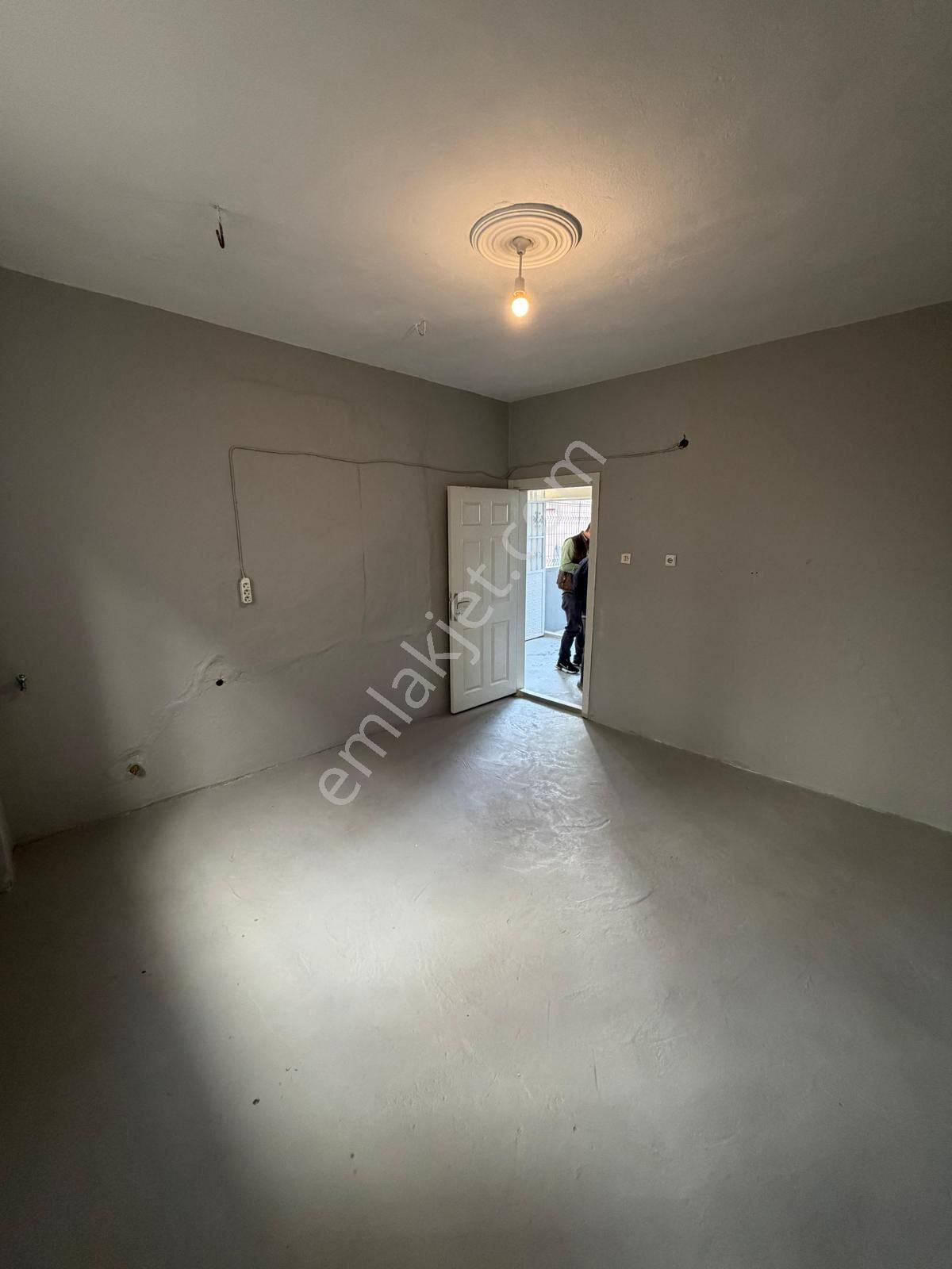 Barış Mahallesı’nde Güneş Enerjılı Her Kat 1+1 2 Katlı Satılık Müstakıl Ev - Görsel 4