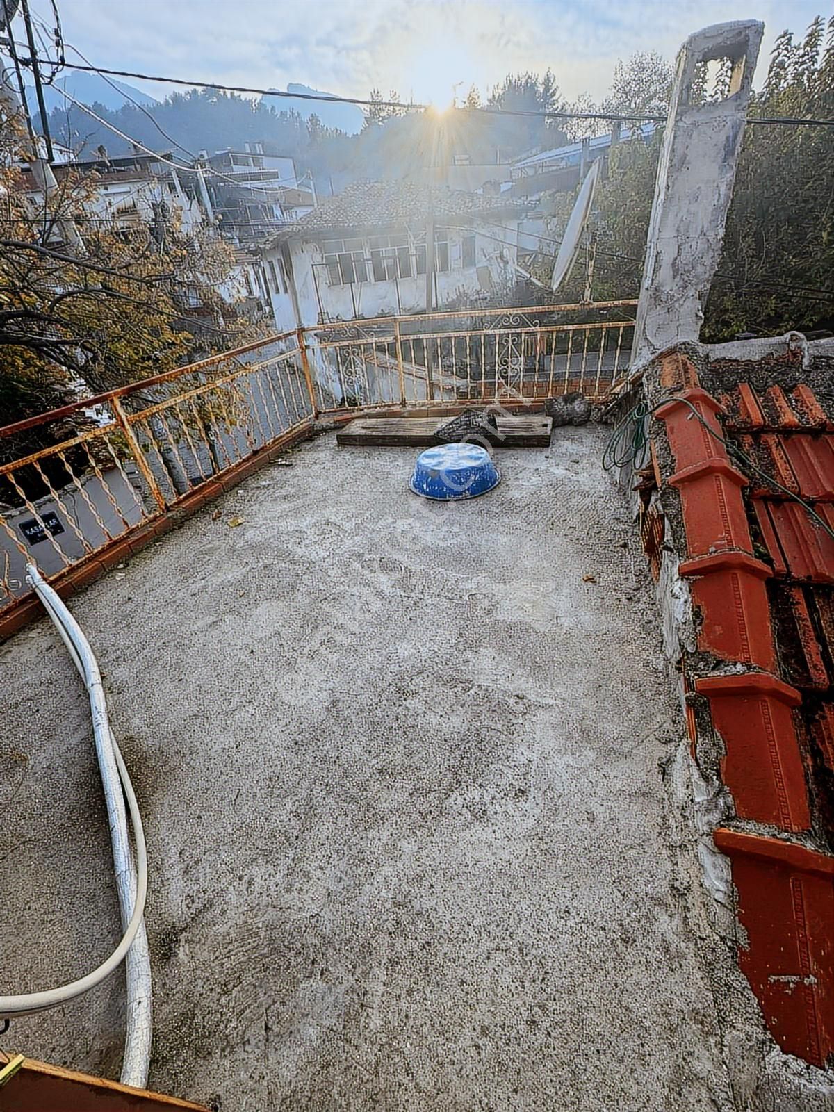 Yukarı Kızılcada Avlulu 4 Odalı Avlulu Kargir Ev! - Görsel 5