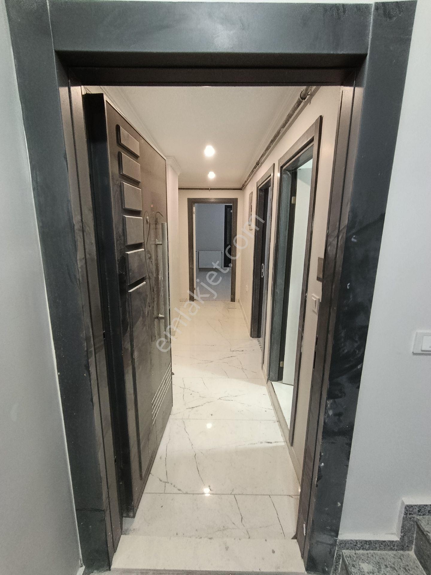 Katılım Ve Krediye Uygun Arnavutköy Haraççı Karlıbayırda Sitede Satılık 2+1 Ara Kat Daire