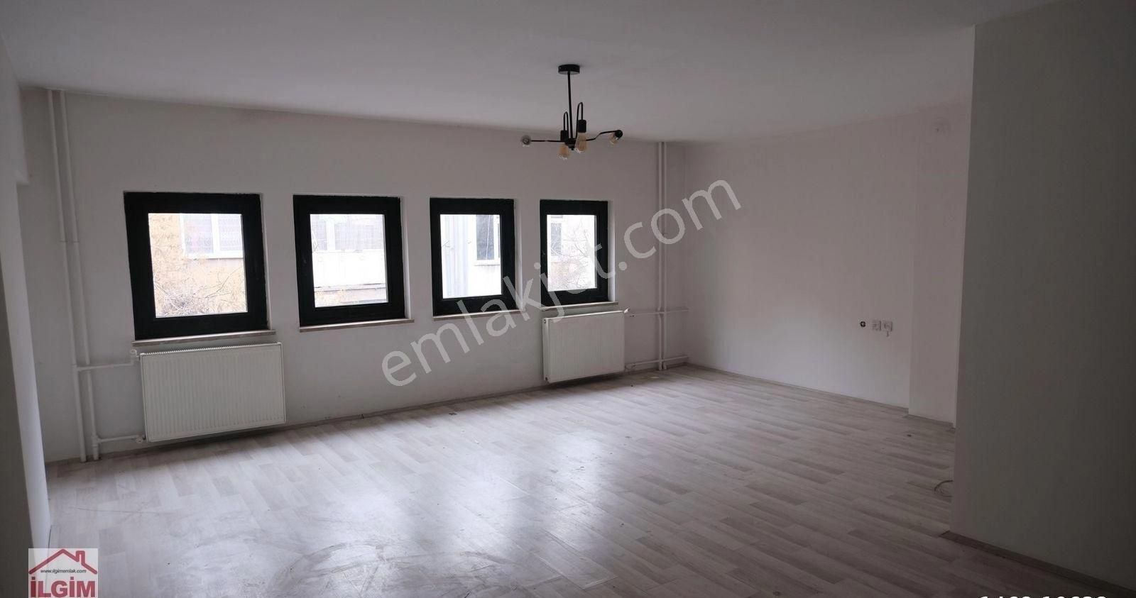 Kızılay Bayındır Sokakta Yapılı 2+1+sekrtaryalı Satılık Daıre