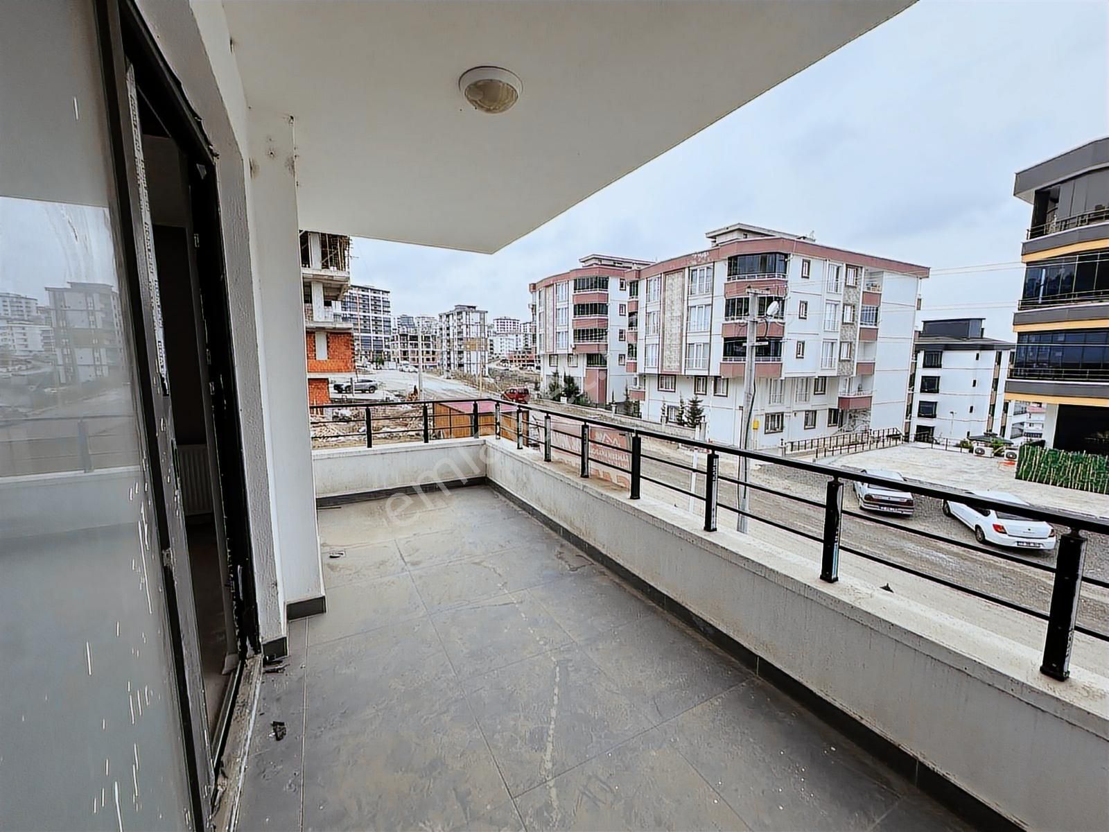 Caddeye Cephe 3 Katlı Butik Bina Ebeveyn Banyolu Satılık Daire - Görsel 3