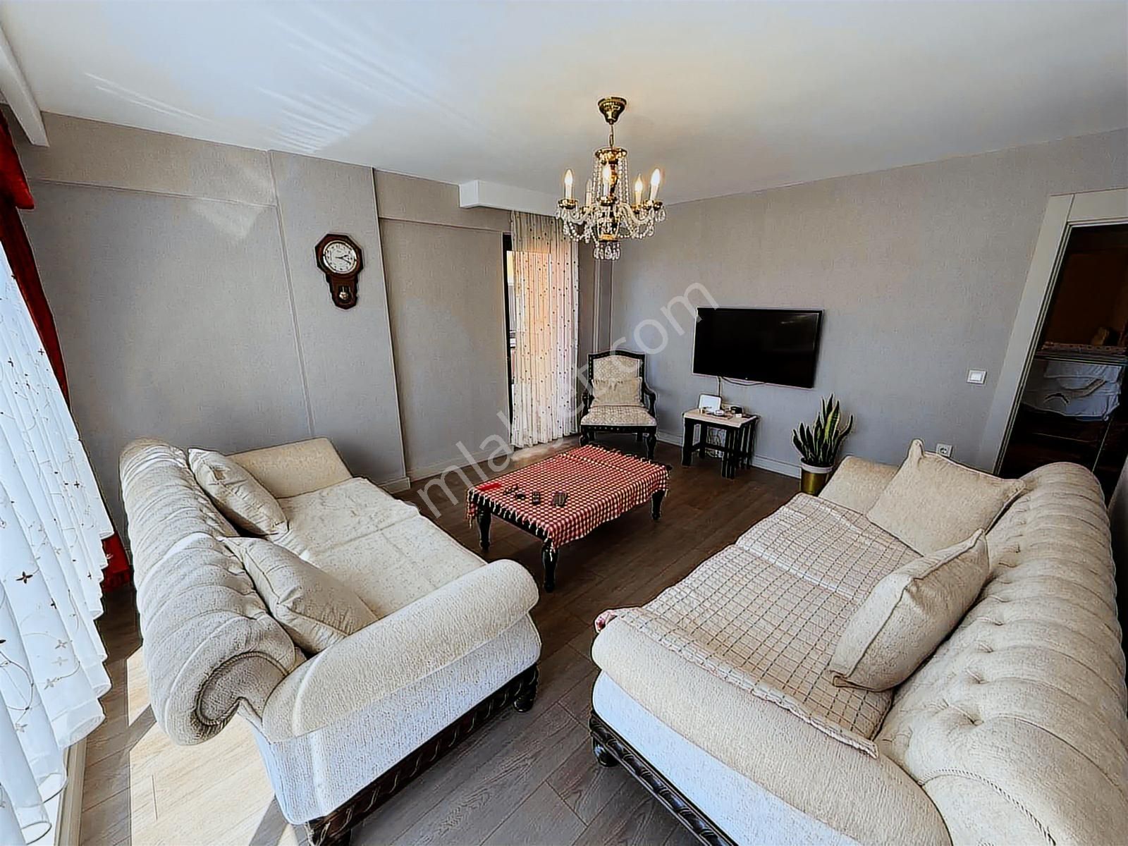 Çankaya Lizbon'da 1. Kat Kapalı Mutfaklı Lux Yapılı 2+1 Satılık