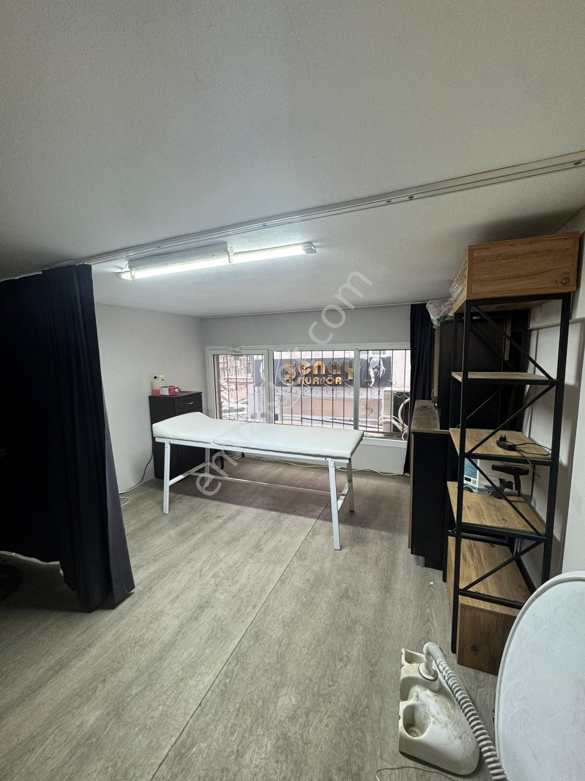 Gaziemir'de İşlek Lokasyonda Devren Kiralık Kuaför Salonu!!! - Görsel 7