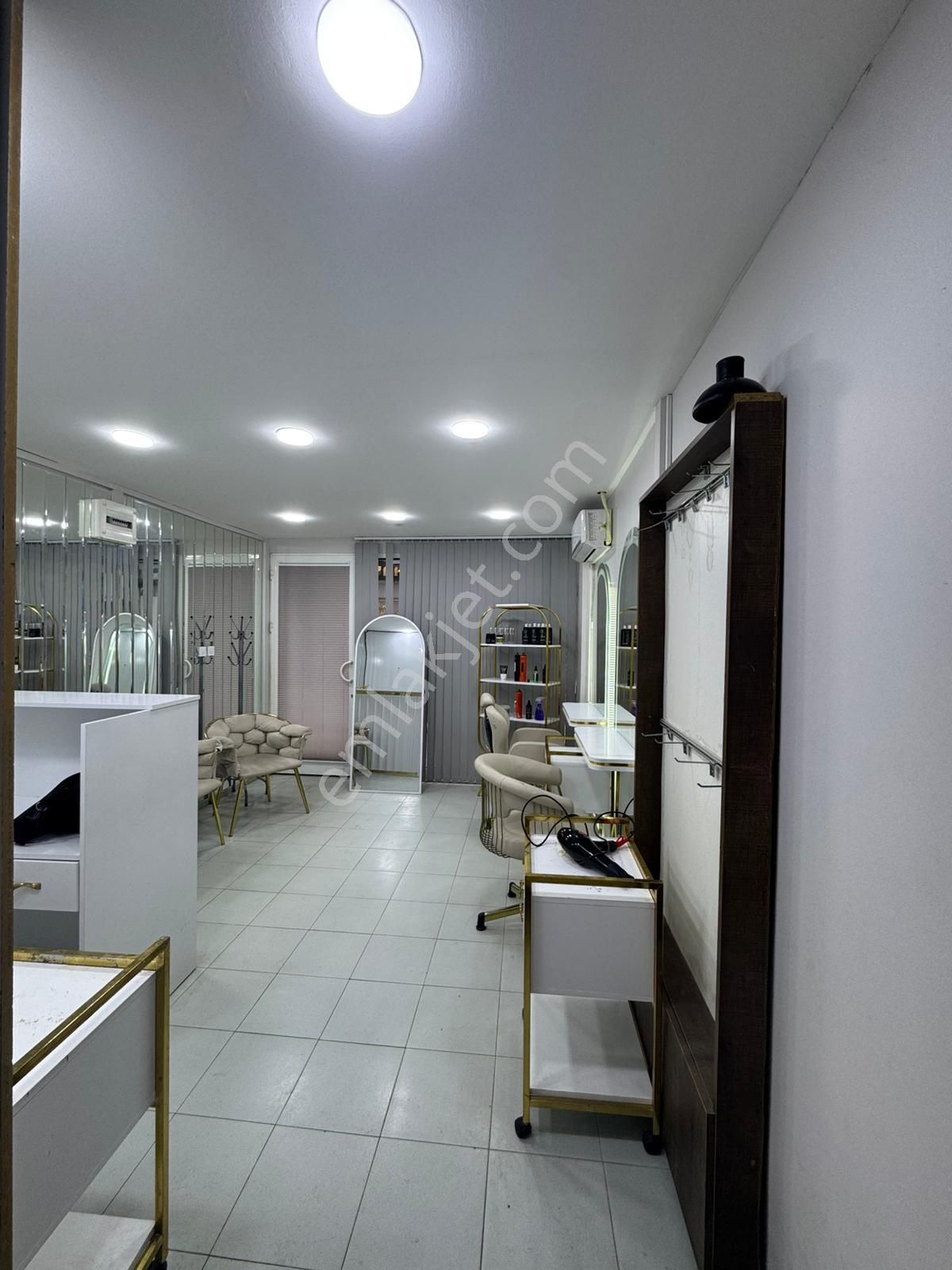 Gaziemir'de İşlek Lokasyonda Devren Kiralık Kuaför Salonu!!! - Görsel 4