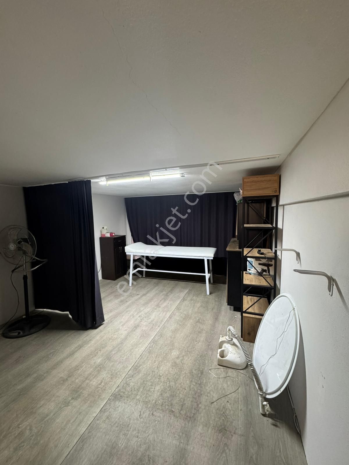 Gaziemir'de İşlek Lokasyonda Devren Kiralık Kuaför Salonu!!! - Görsel 11