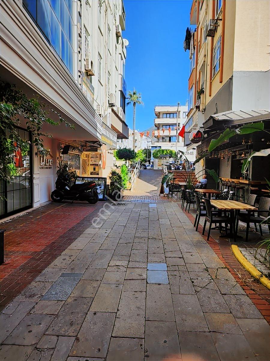Alanya Nin Kalbinde Kiralık Kupon Dükkan - Görsel 20