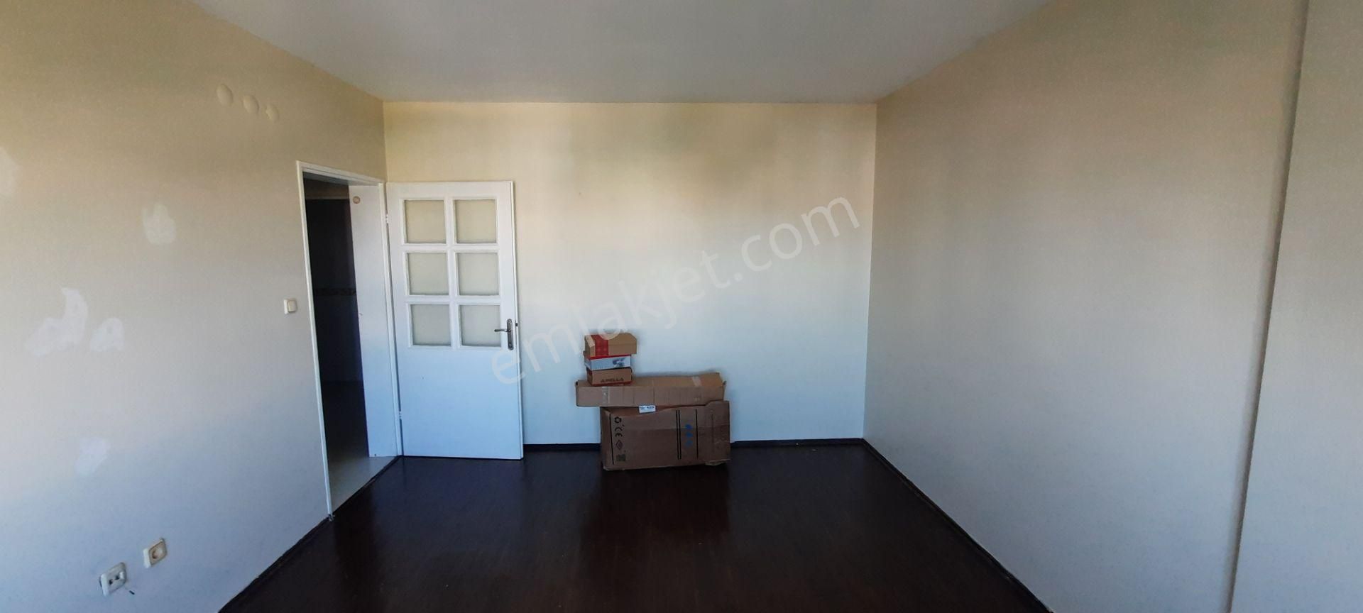Manolya Sitesi'nde 5.kat Çift Wc'li Bakımlı Boş 90m2 Satılık 2+1 - Görsel 4