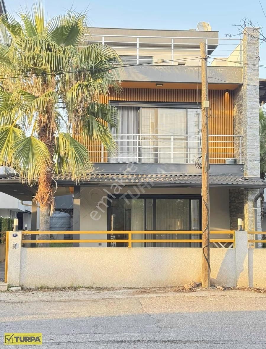 Seferihisar Ürkmez De Denize 200 Mt Site İçinde Eşyalı Triplex