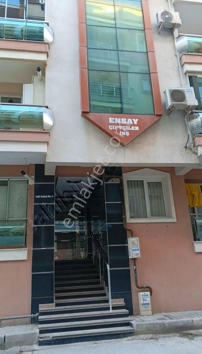 Örneköy Mahallesinde Köşe, Geniş 2+1 Cadde Yakını Satılık Daire