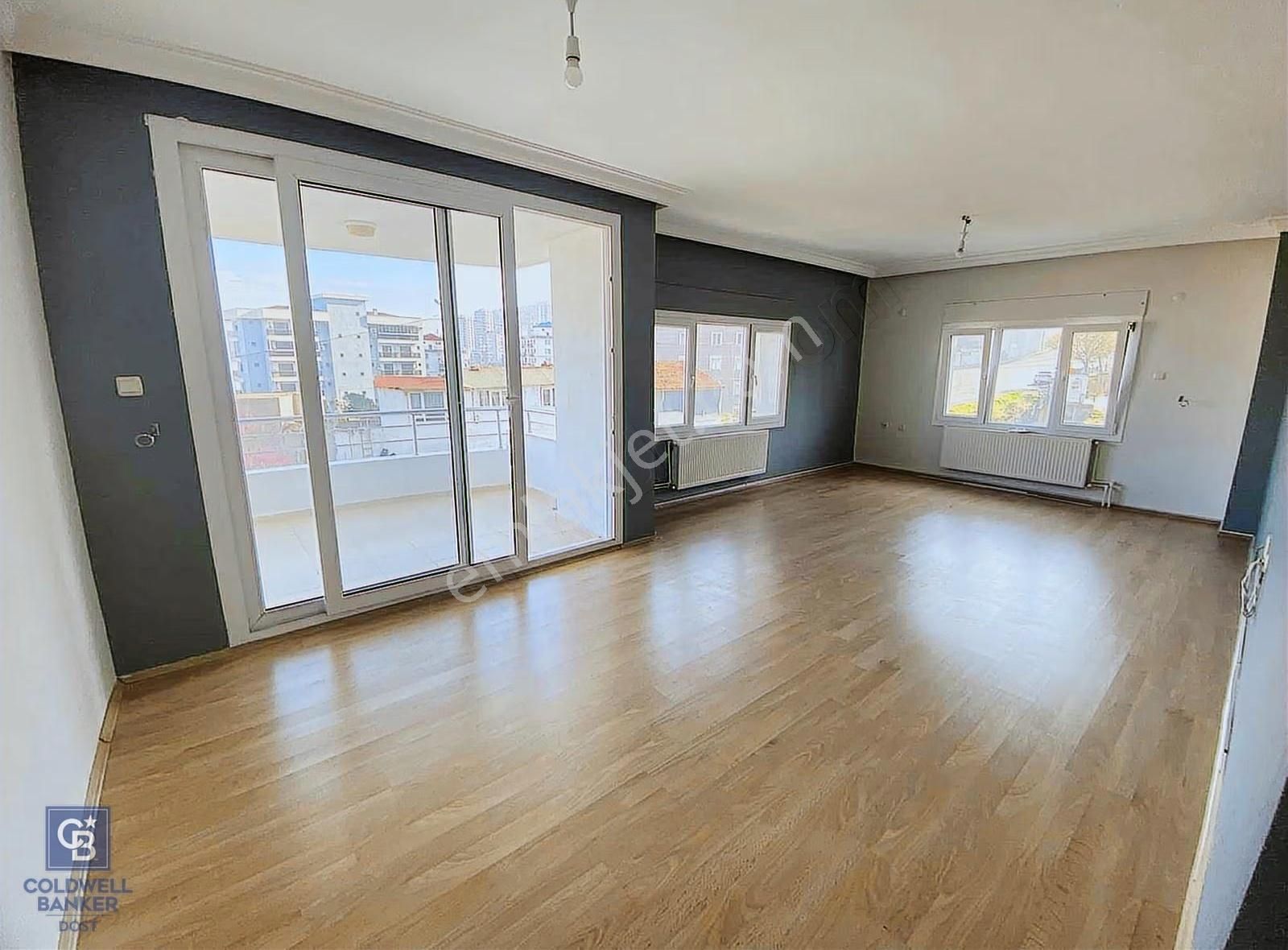 Narlıderede Site İçinde Otoparklı Deniz Manzaralı Kiralık Daire