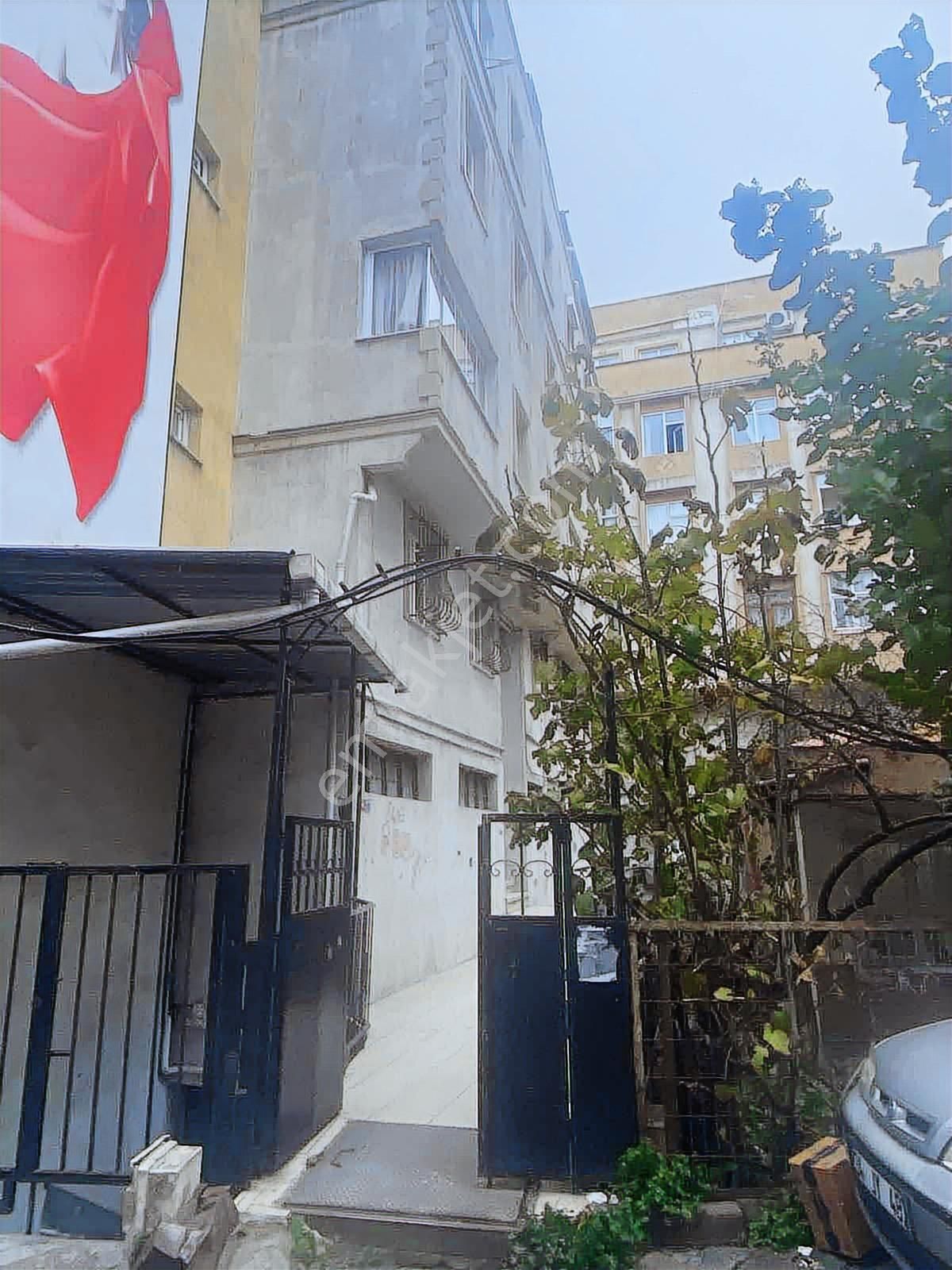 Zeytinburnu Telsiz Yüksek Giriş Satılık 2+1 Boş Teslim