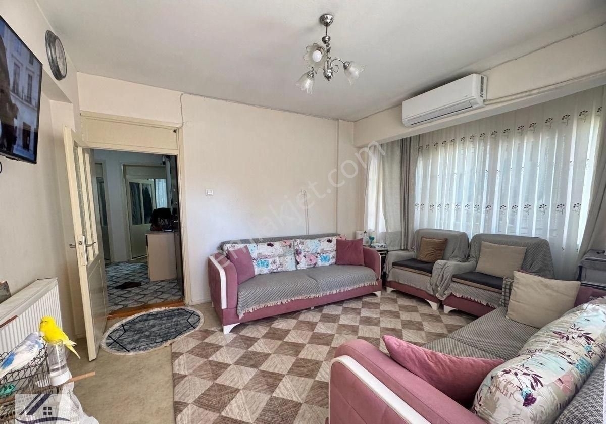 Aydın Mahallesinde Ali Akatlar Ortaokulu Yanında Cadde Üzeri 2+1 D.gazlı 3 Cephe 95 M2 Satılık Daire - Görsel 2