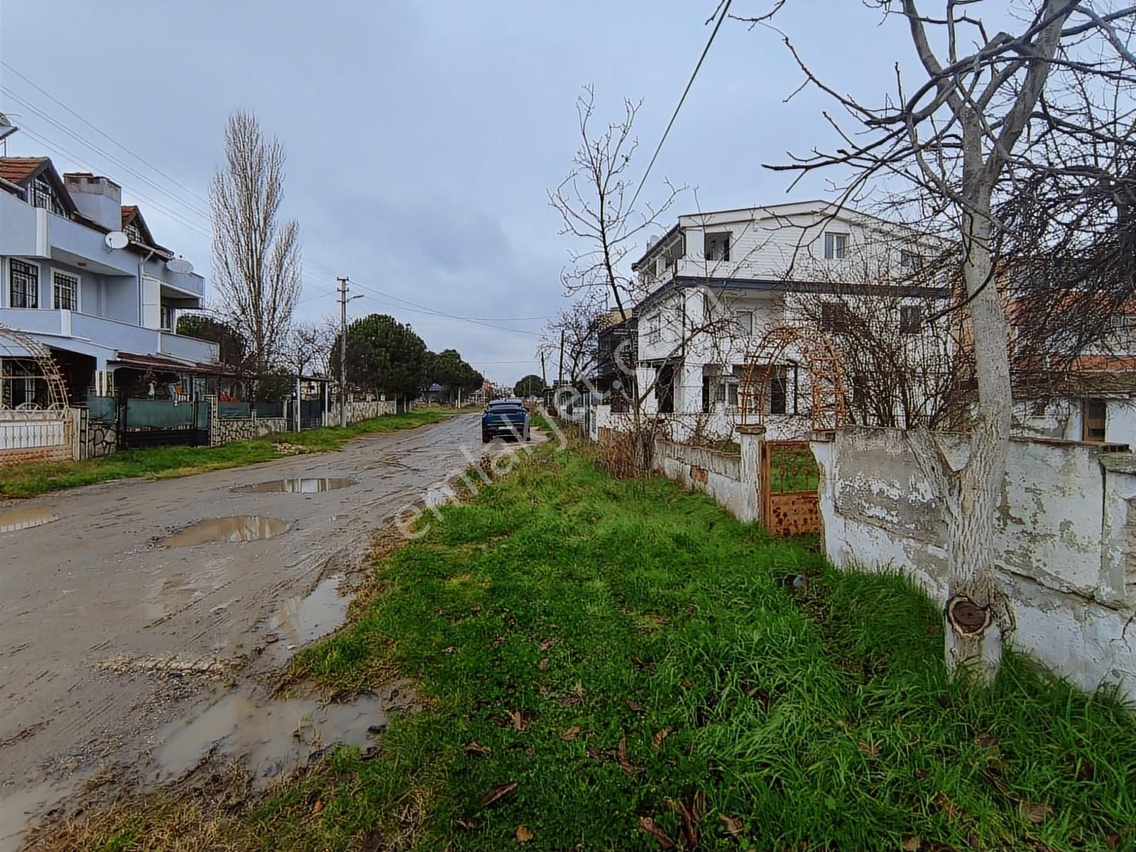 Mükkemmel Konumda Kuyu Ve Kulübeli Olan 2adet Yanyana Arsa 300m2