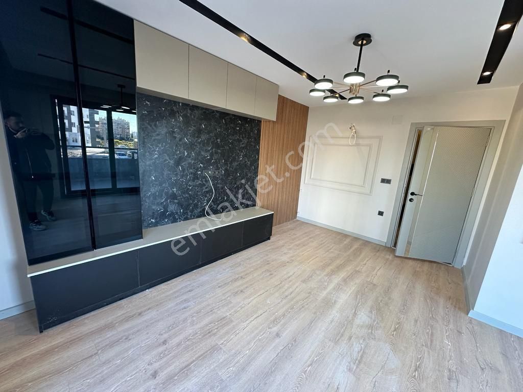 Osmangazi Mahallesinde 2+1 Doğalgaz Kombili Ultra Lüks Satılık Daire