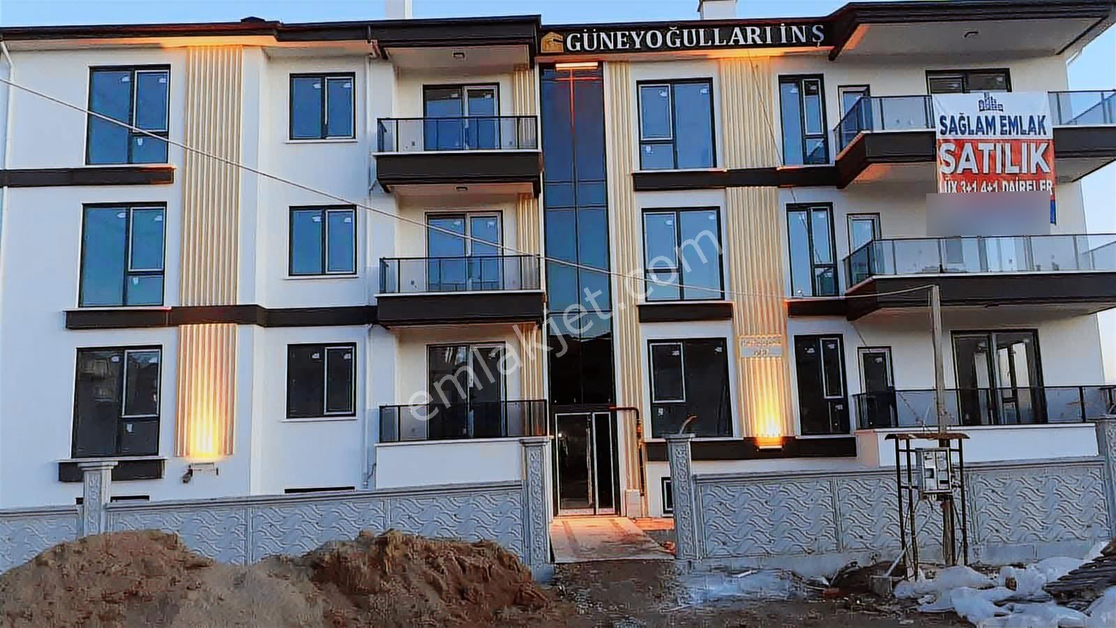 Sağlam Emlaktan Fatihte Satılık Lüks 3+1 Asansörlü Daireler