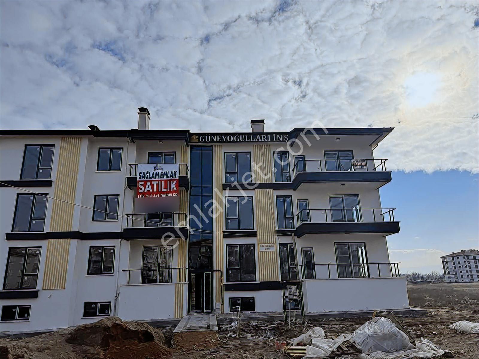 Sağlam Emlaktan Fatihte Satılık Lüks 3+1 Asansörlü Daireler - Görsel 2