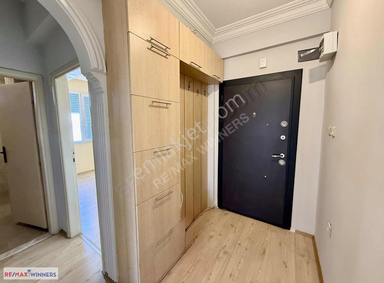 Kiralık Ayrı Mutfaklı Geniş 3+1 Daire Soğuksu Asansörsüz