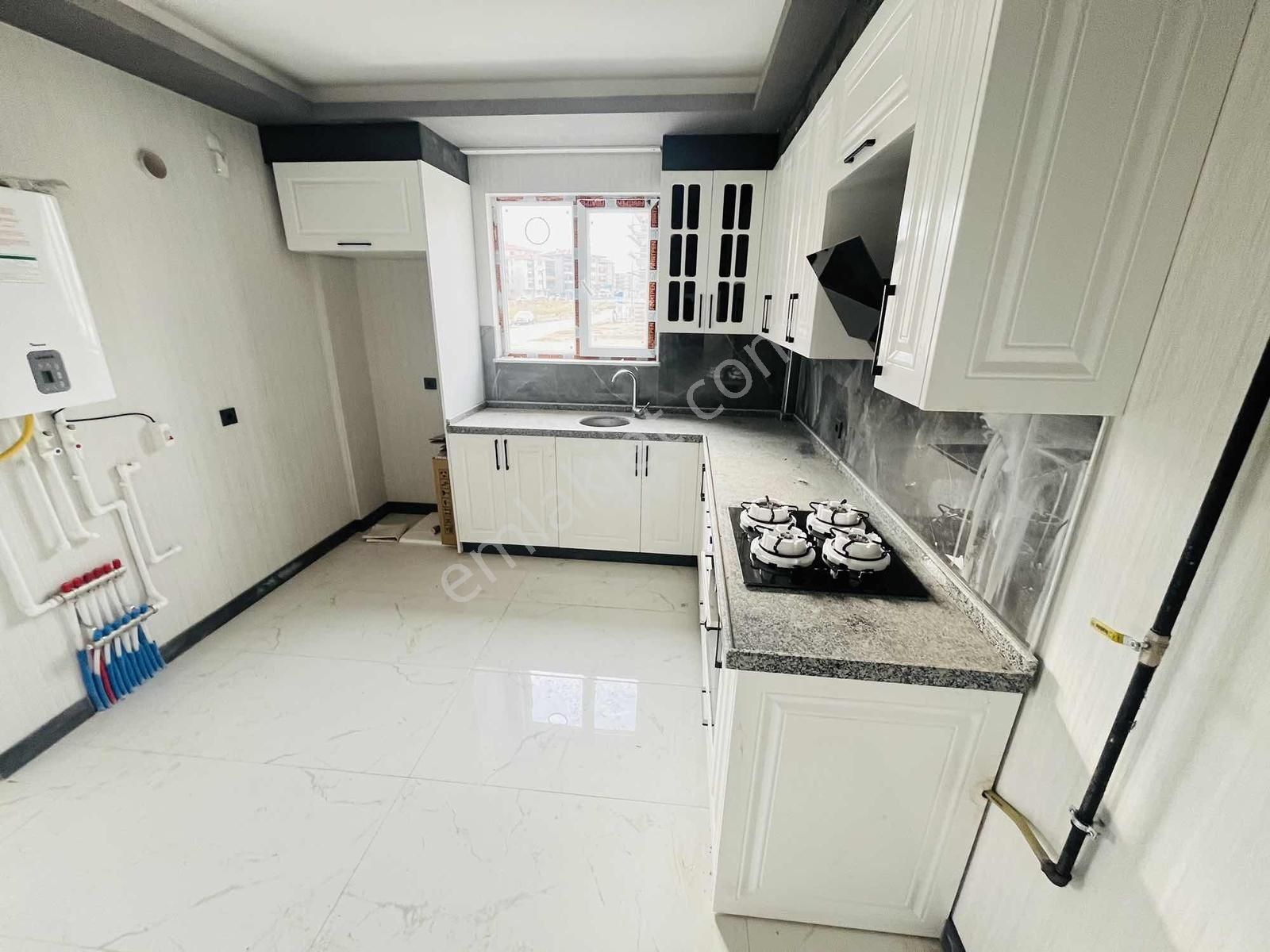 Yuvam'dan Merkezi Konumda Geniş Oturum Sıfır Öncephe Kiralık 2+1 - Görsel 10