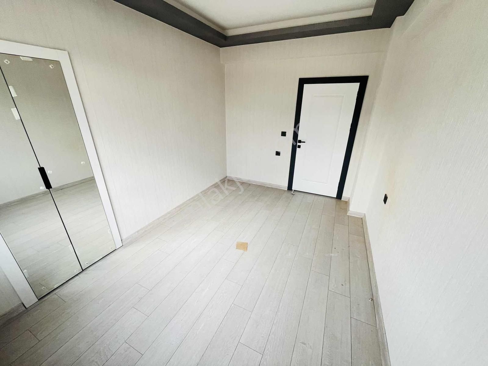 Yuvam'dan Merkezi Konumda Geniş Oturum Sıfır Öncephe Kiralık 2+1 - Görsel 16