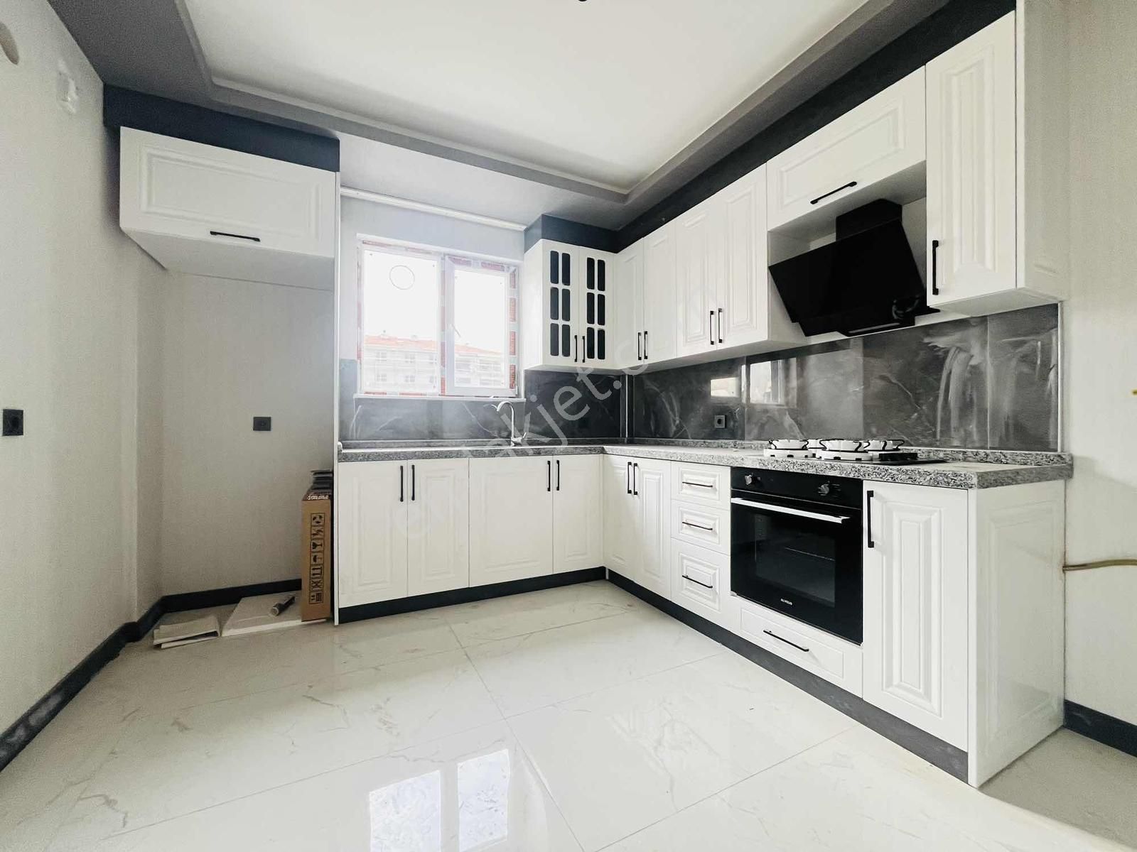 Yuvam'dan Merkezi Konumda Geniş Oturum Sıfır Öncephe Kiralık 2+1 - Görsel 20