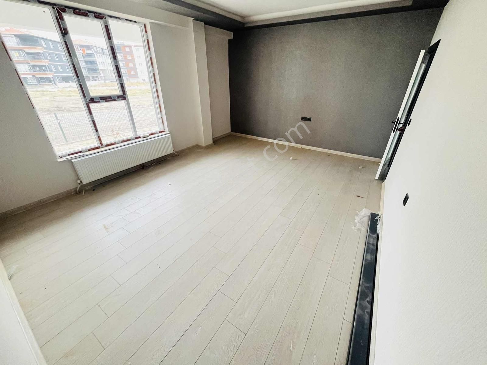 Yuvam'dan Merkezi Konumda Geniş Oturum Sıfır Öncephe Kiralık 2+1 - Görsel 13