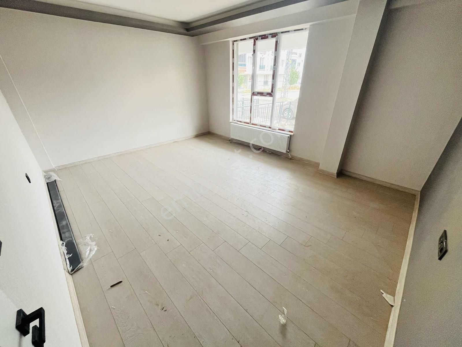 Yuvam'dan Merkezi Konumda Geniş Oturum Sıfır Öncephe Kiralık 2+1 - Görsel 3