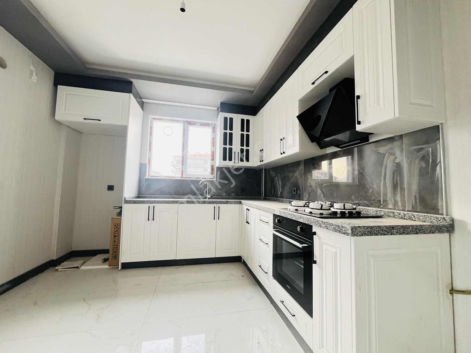 Yuvam'dan Merkezi Konumda Geniş Oturum Sıfır Öncephe Kiralık 2+1 - Görsel 11