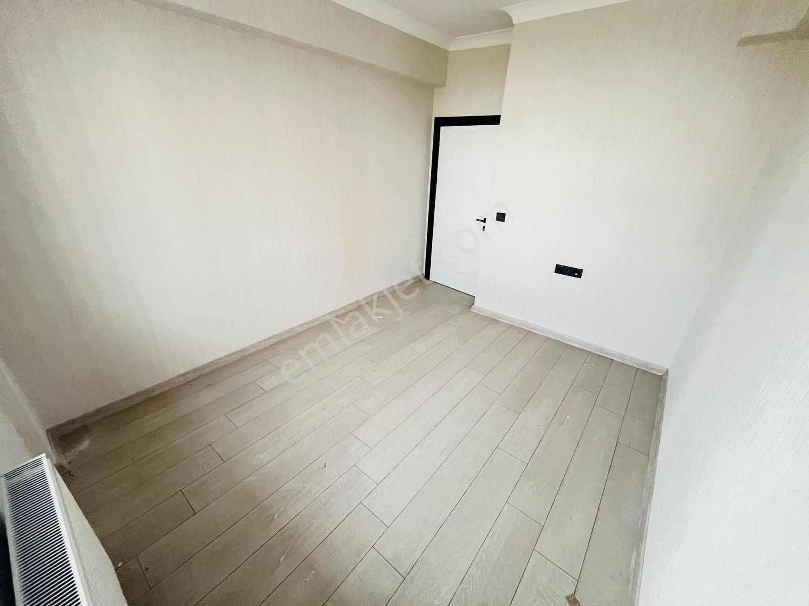 Yuvam'dan Merkezi Konumda Geniş Oturum Sıfır Öncephe Kiralık 2+1 - Görsel 15