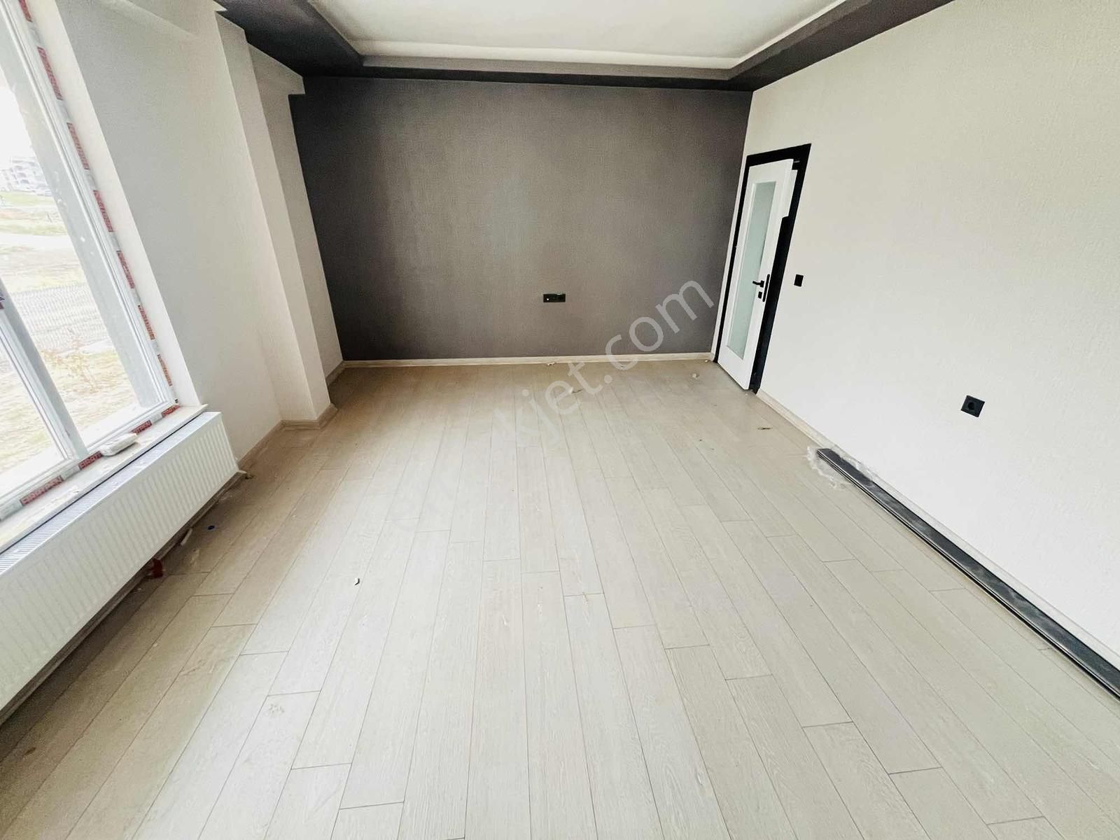 Yuvam'dan Merkezi Konumda Geniş Oturum Sıfır Öncephe Kiralık 2+1 - Görsel 26