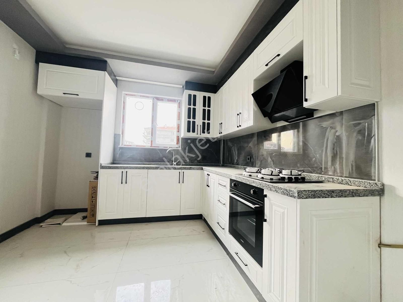 Yuvam'dan Merkezi Konumda Geniş Oturum Sıfır Öncephe Kiralık 2+1 - Görsel 7