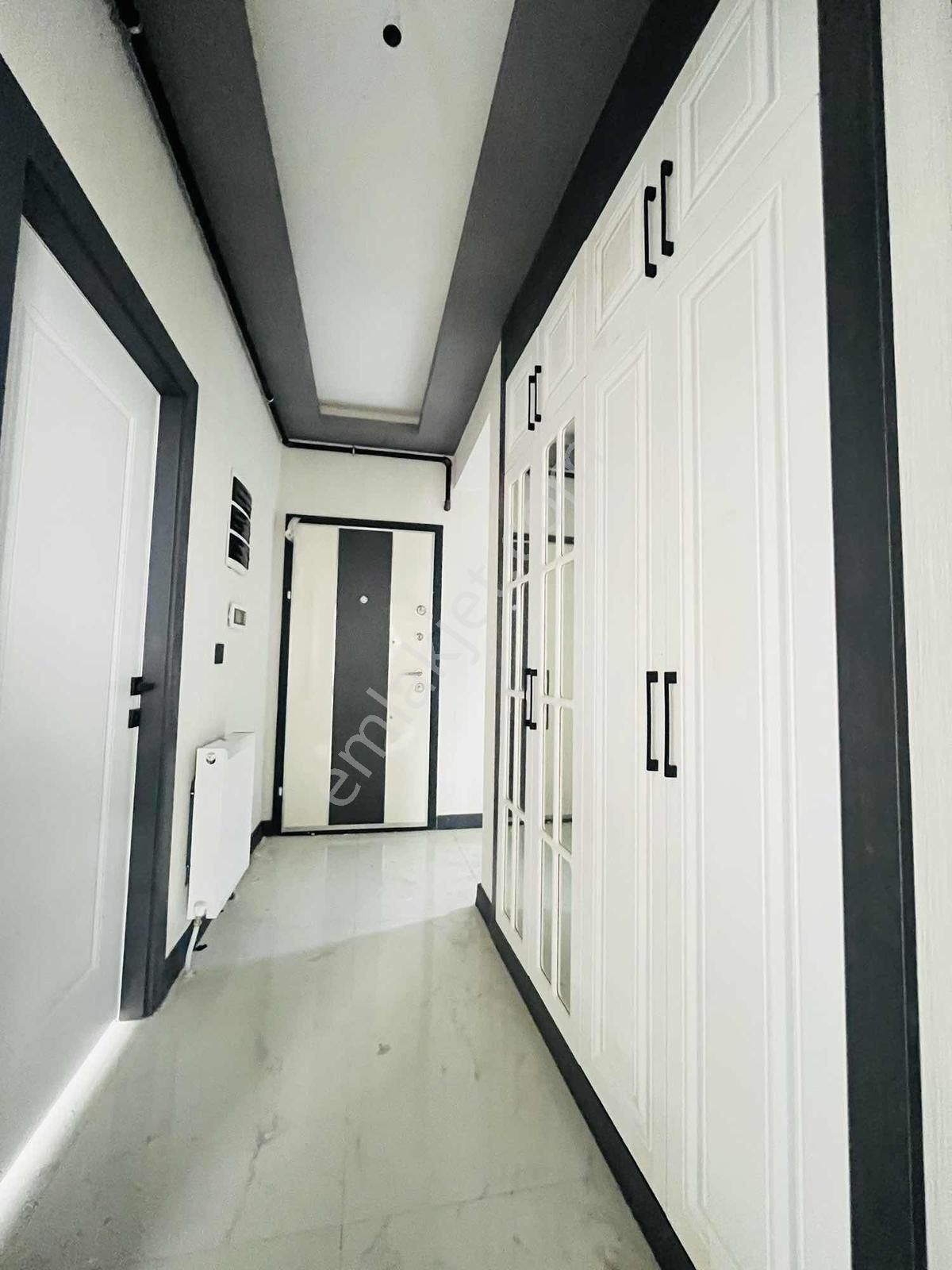 Yuvam'dan Merkezi Konumda Geniş Oturum Sıfır Öncephe Kiralık 2+1 - Görsel 35