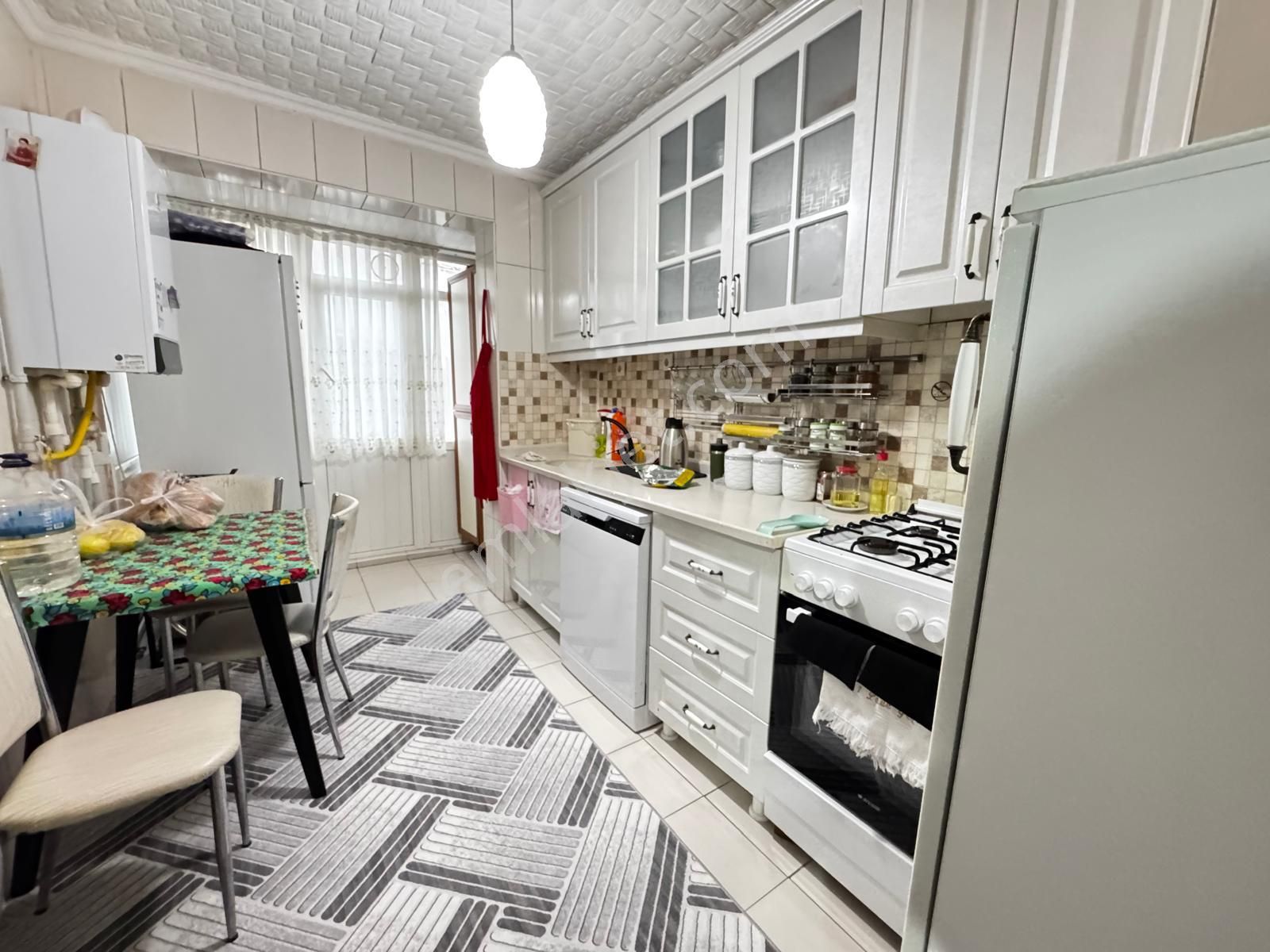 Yunus Emre Cad. Ve Danışment Göbeğe 5 Bina Katta 3+1 Tek Bağımlı