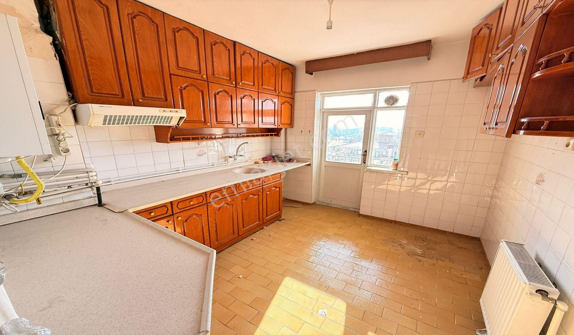 19 Mayıs Dumlupınar Okulu Yakını 3+1 Katta Manzaralı - Görsel 4