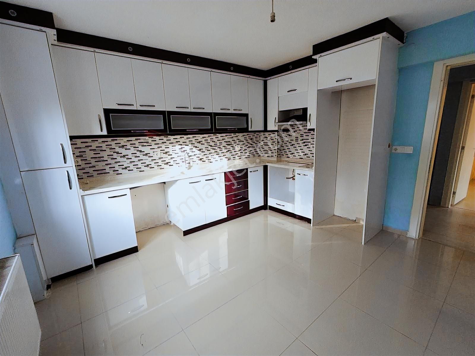 Zümrüt Mahallesinde 100m 2+1 Kiralık Daire - Görsel 13