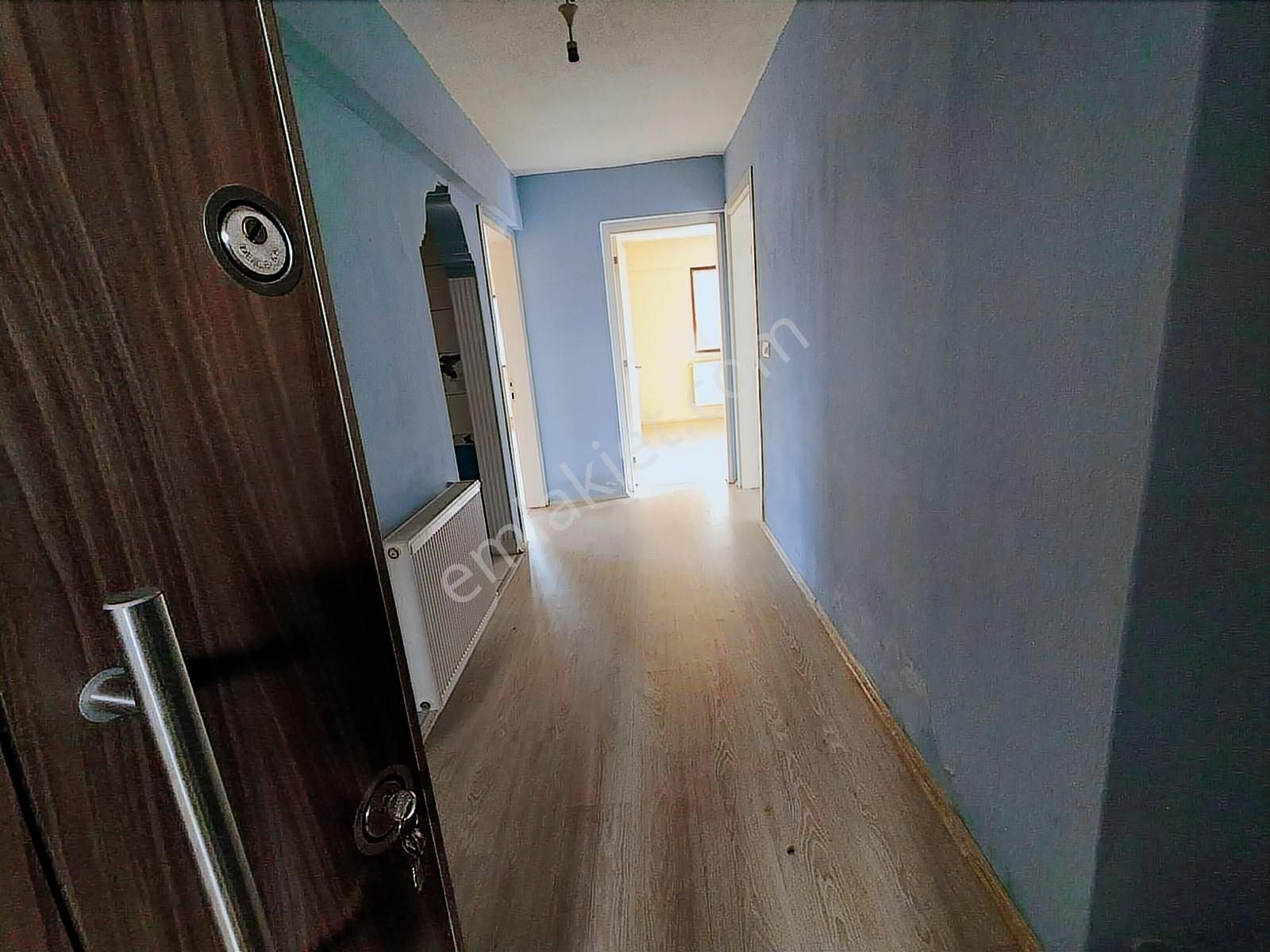 Zümrüt Mahallesinde 100m 2+1 Kiralık Daire - Görsel 2