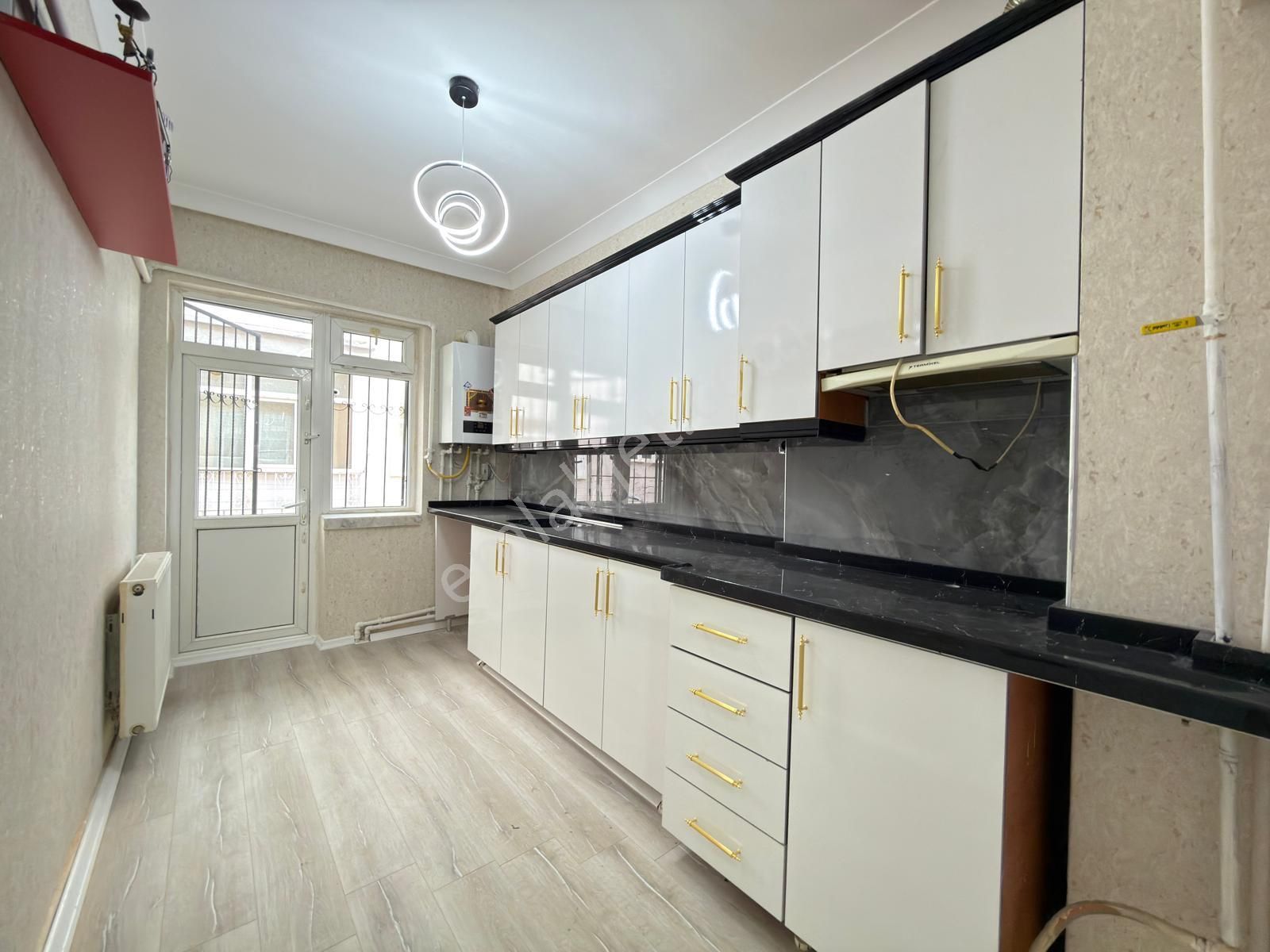 Kariyerden Etlik Şehrin Göbeğinde Satılık Lüks 3+1 Uygun Daire