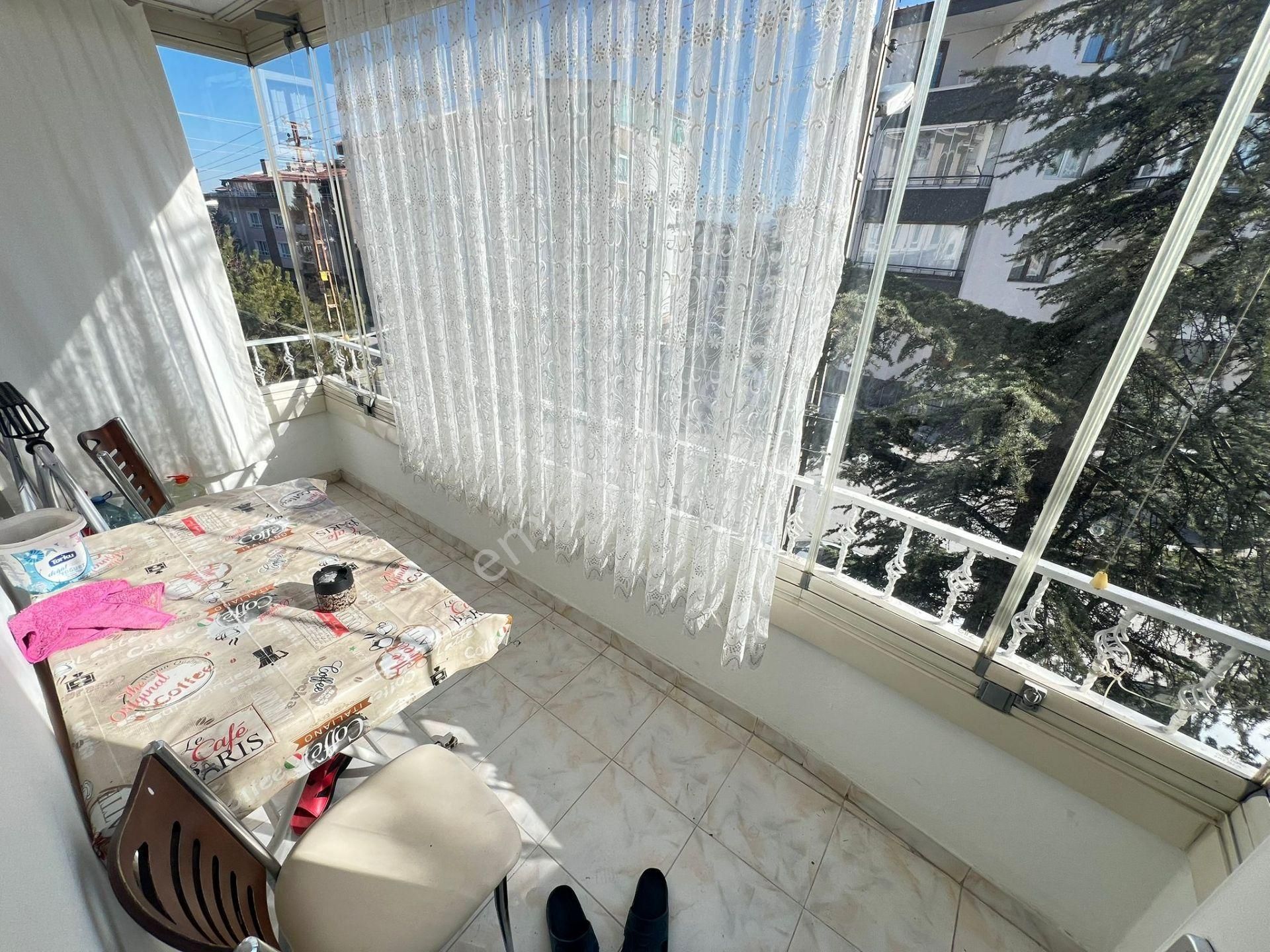 Sakızağacı Caddesi 1.kat 3+1 Ön Cephe Geniş Bağımsız Cam Balknlu - Görsel 15