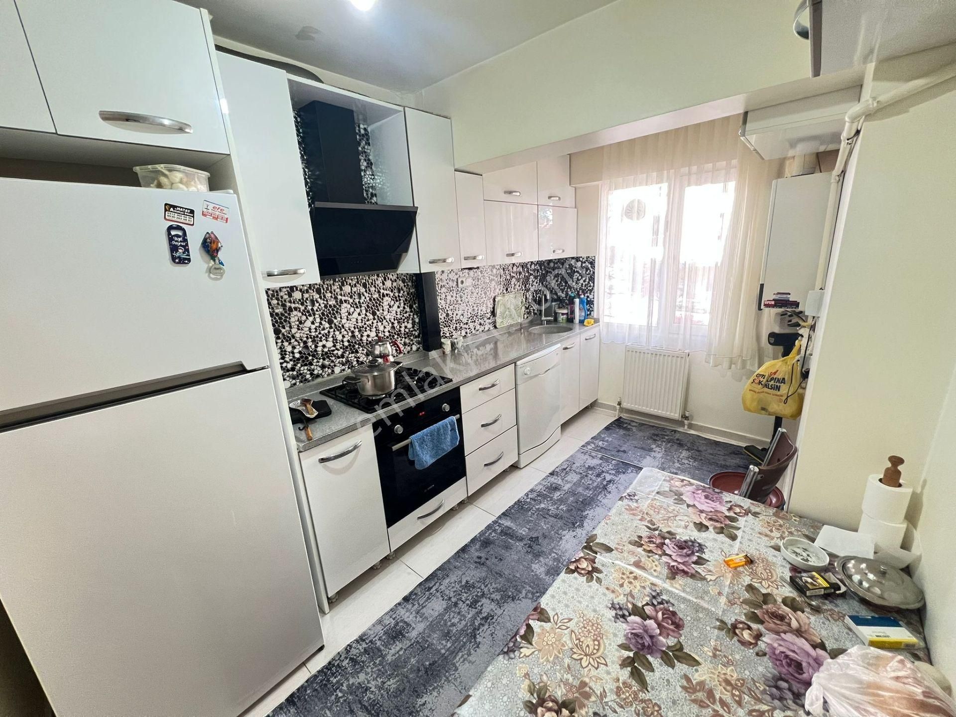 Sakızağacı Caddesi 1.kat 3+1 Ön Cephe Geniş Bağımsız Cam Balknlu - Görsel 2